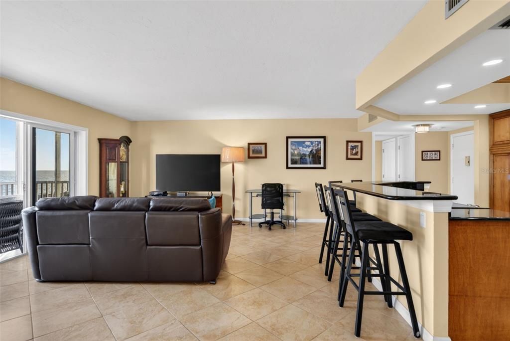 Active With Contract: $899,000 (2 beds, 2 baths, 1150 Square Feet)