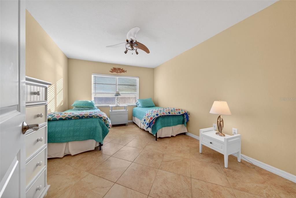 Active With Contract: $899,000 (2 beds, 2 baths, 1150 Square Feet)