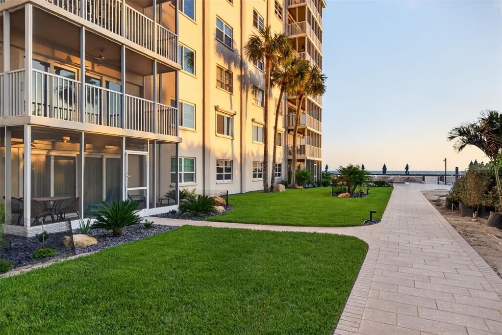 Active With Contract: $899,000 (2 beds, 2 baths, 1150 Square Feet)