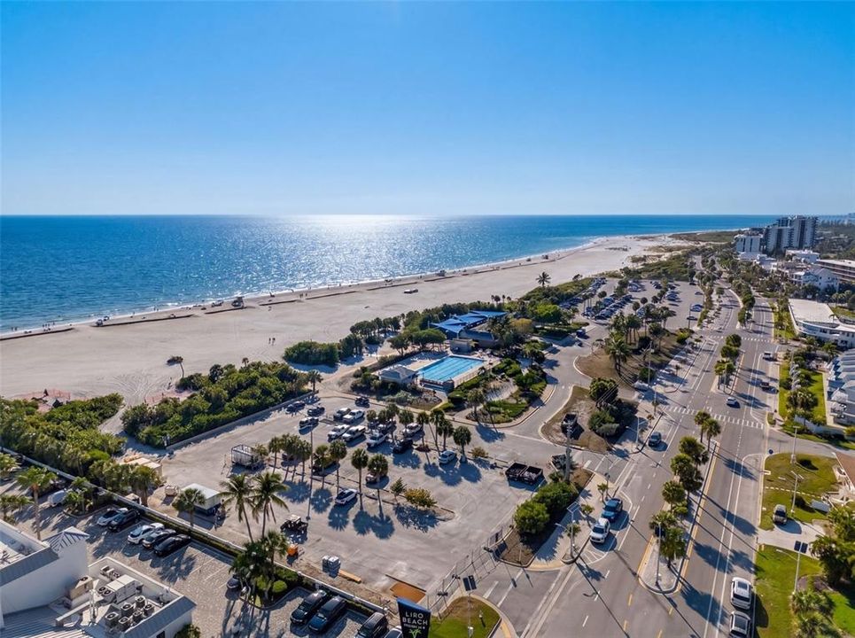 Active With Contract: $899,000 (2 beds, 2 baths, 1150 Square Feet)