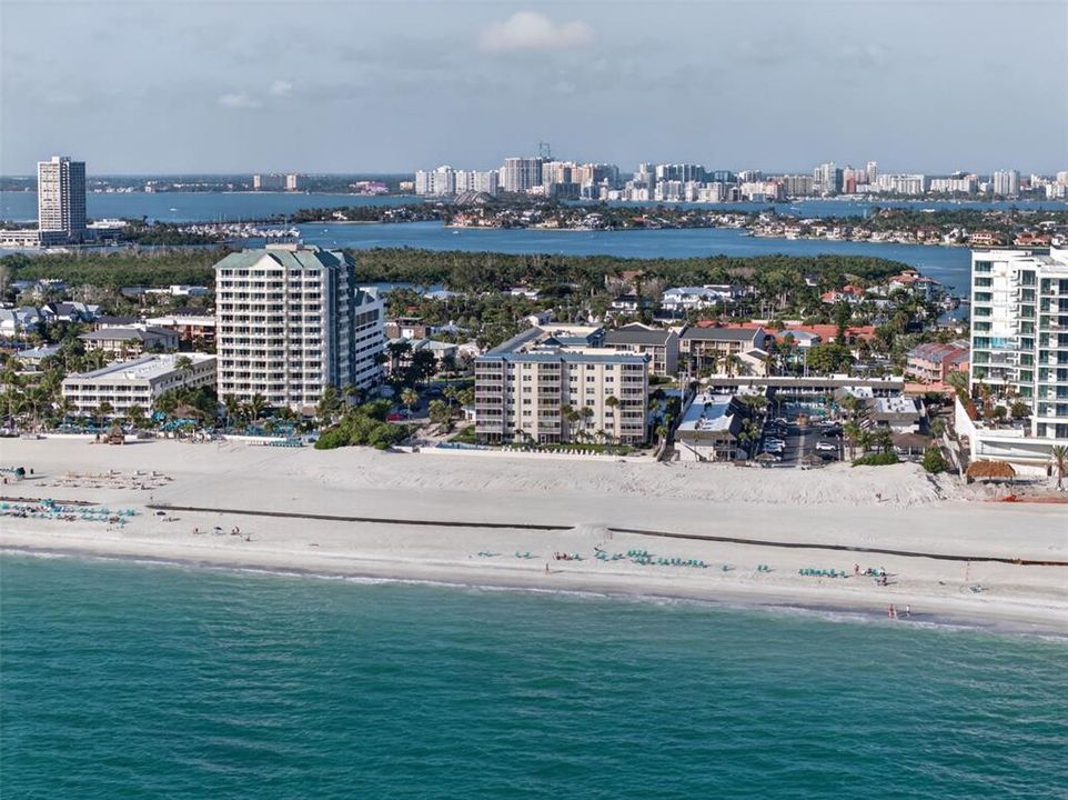 Active With Contract: $899,000 (2 beds, 2 baths, 1150 Square Feet)