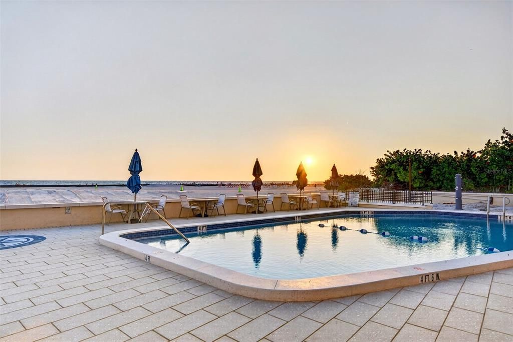 Active With Contract: $899,000 (2 beds, 2 baths, 1150 Square Feet)