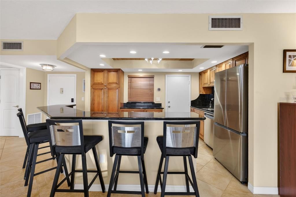 Active With Contract: $899,000 (2 beds, 2 baths, 1150 Square Feet)