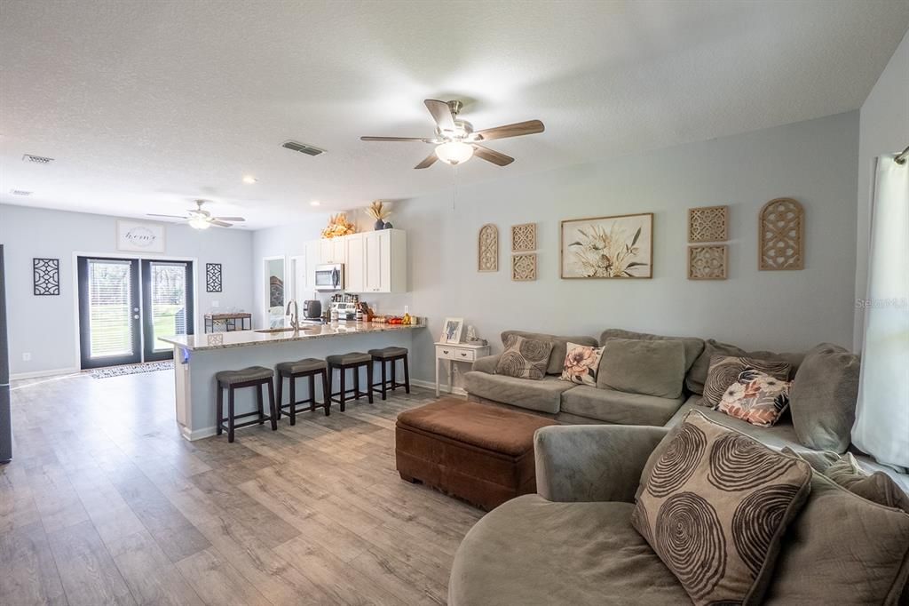 For Sale: $319,000 (3 beds, 2 baths, 1206 Square Feet)