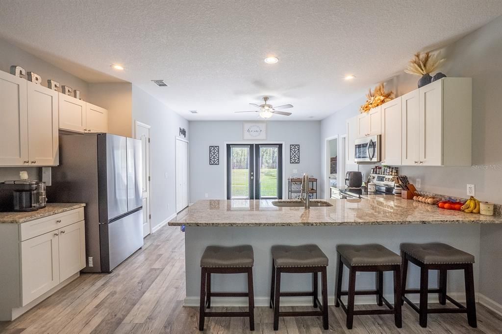 For Sale: $319,000 (3 beds, 2 baths, 1206 Square Feet)