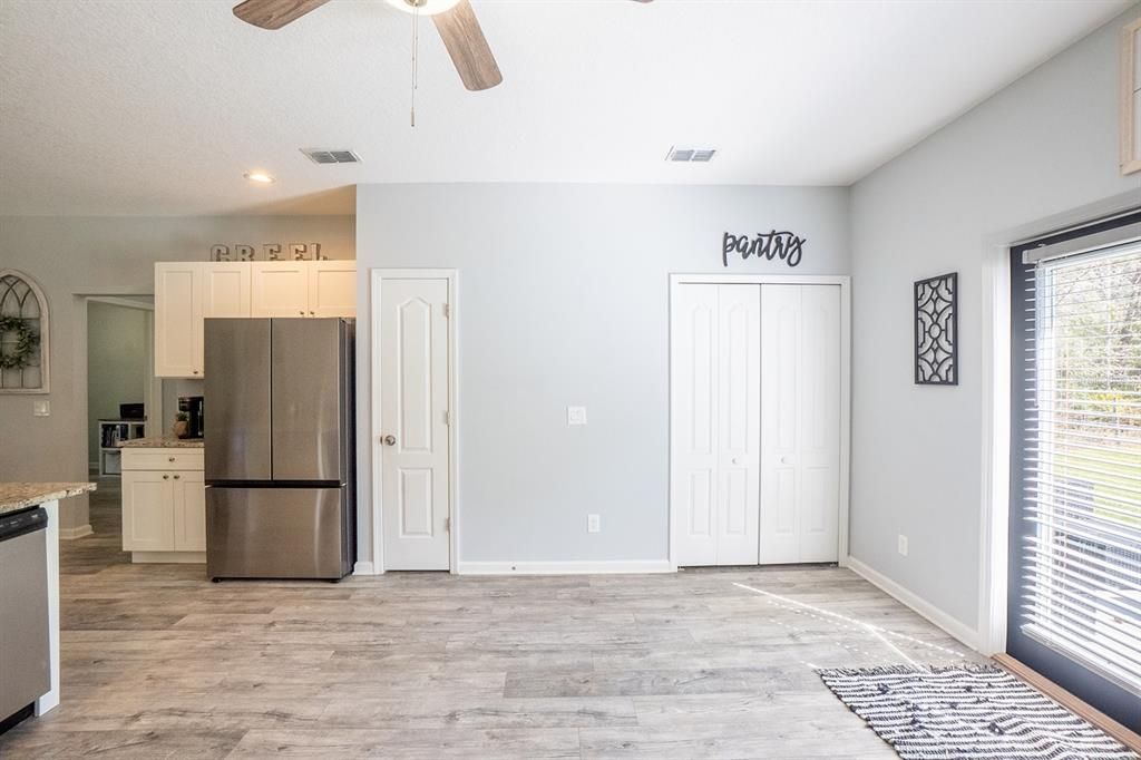 For Sale: $319,000 (3 beds, 2 baths, 1206 Square Feet)