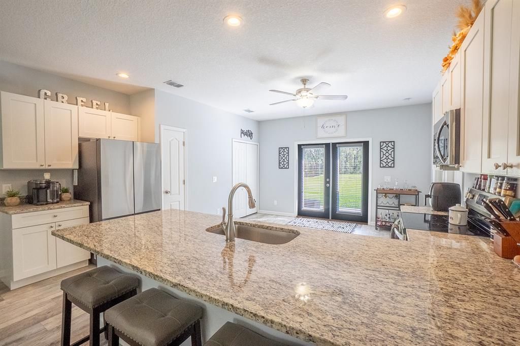 For Sale: $319,000 (3 beds, 2 baths, 1206 Square Feet)