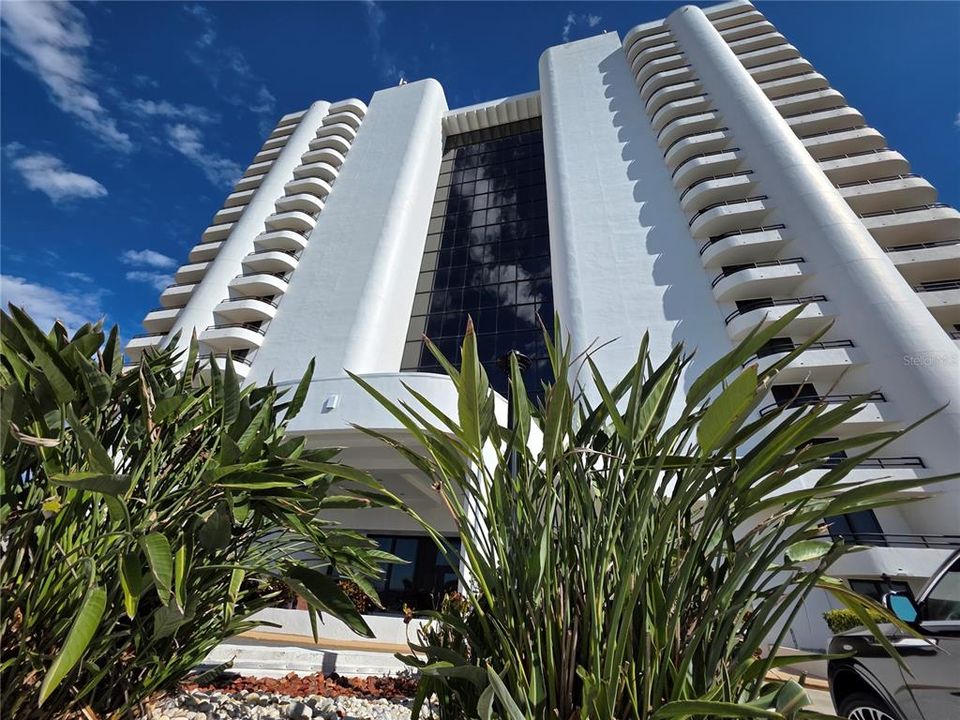 For Rent: $2,750 (2 beds, 2 baths, 1561 Square Feet)