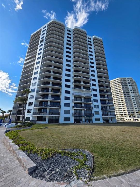 For Rent: $2,750 (2 beds, 2 baths, 1561 Square Feet)