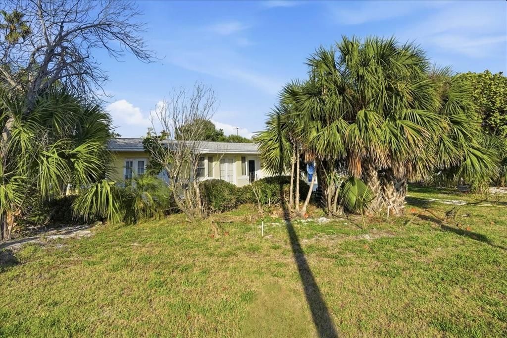For Sale: $1,100,000 (0.30 acres)