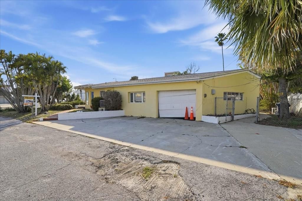 For Sale: $1,100,000 (0.30 acres)