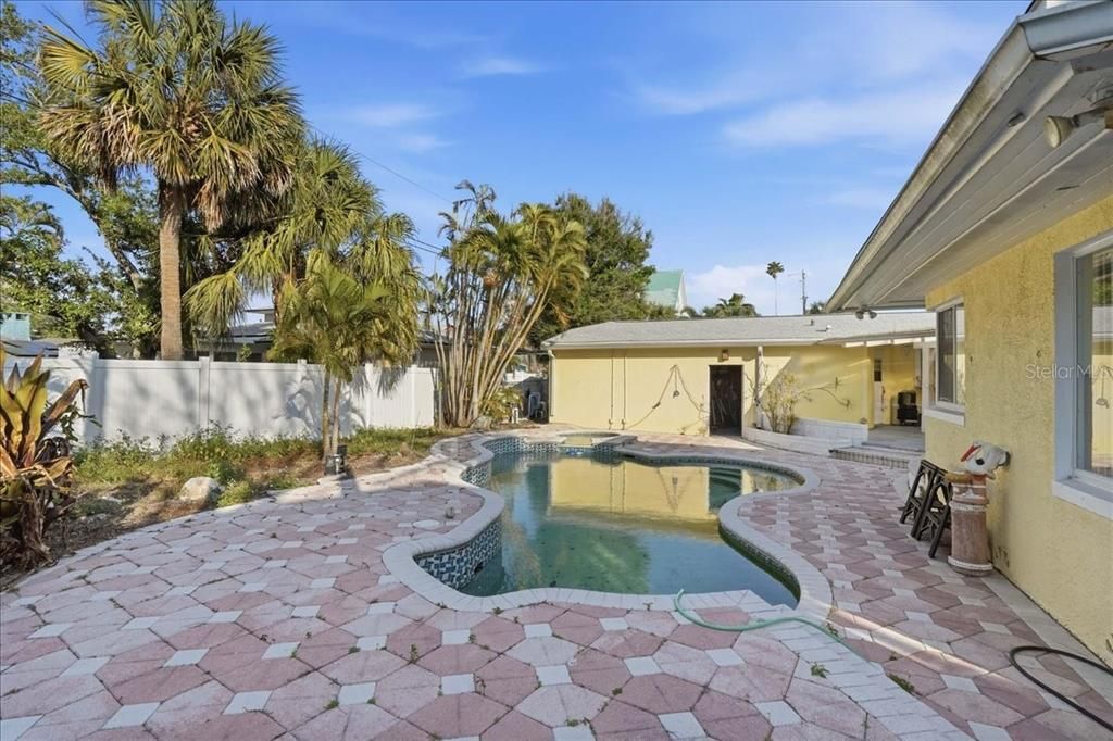 For Sale: $1,100,000 (0.30 acres)