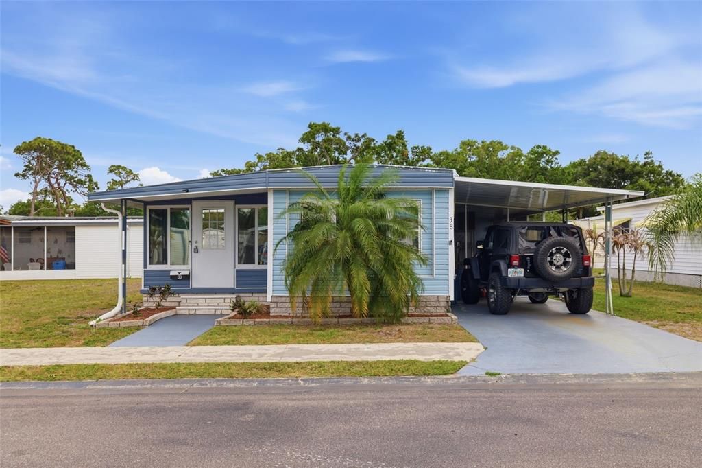 For Sale: $100,000 (2 beds, 1 baths, 852 Square Feet)