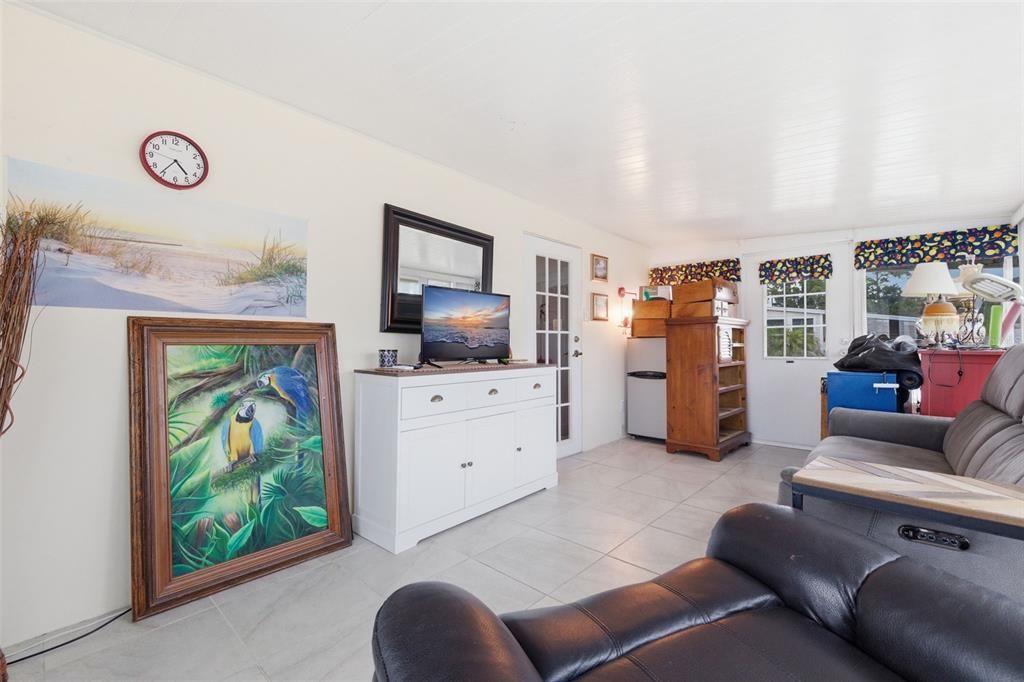 For Sale: $100,000 (2 beds, 1 baths, 852 Square Feet)