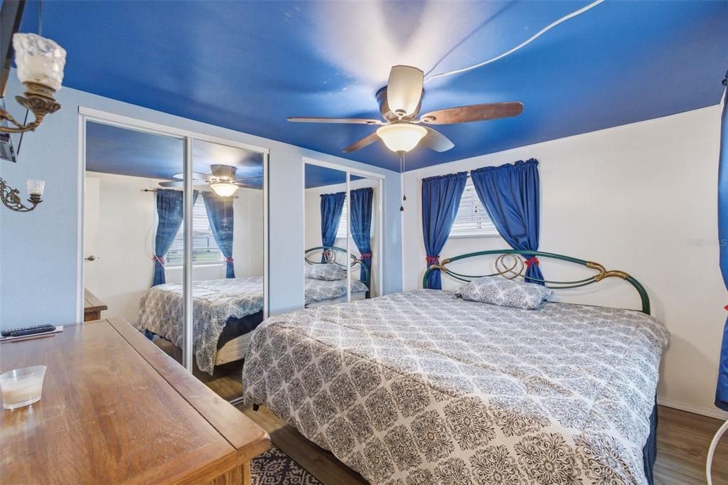 For Sale: $100,000 (2 beds, 1 baths, 852 Square Feet)