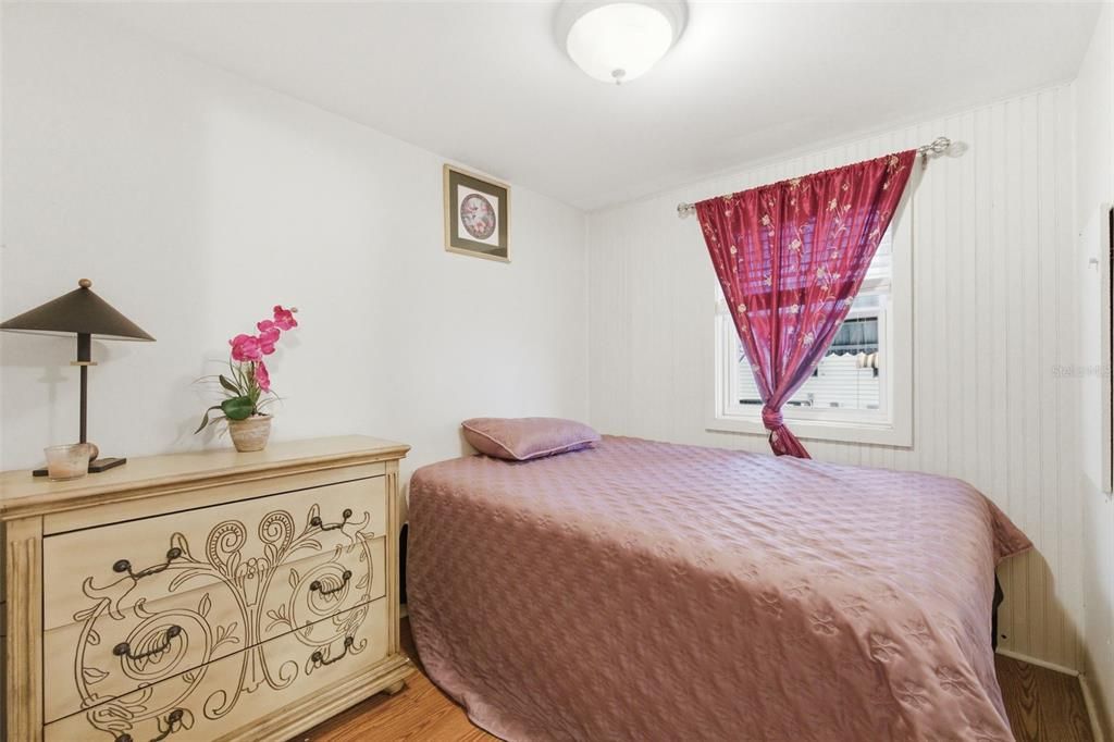 For Sale: $100,000 (2 beds, 1 baths, 852 Square Feet)