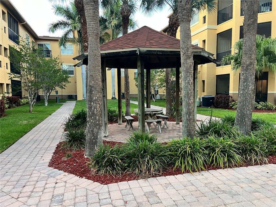 For Rent: $1,600 (1 beds, 1 baths, 656 Square Feet)