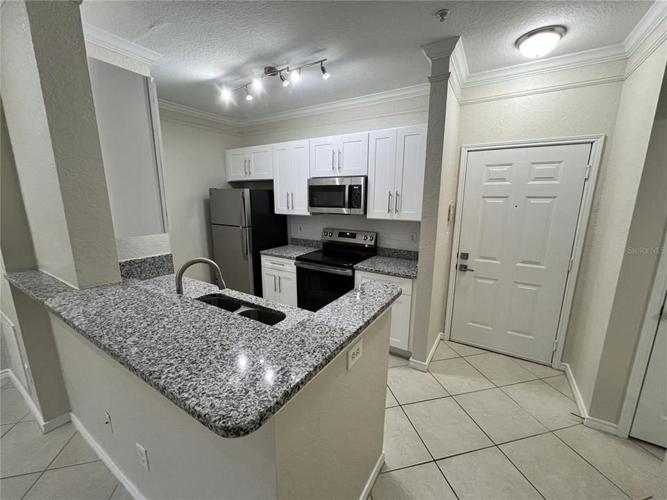 For Rent: $1,600 (1 beds, 1 baths, 656 Square Feet)
