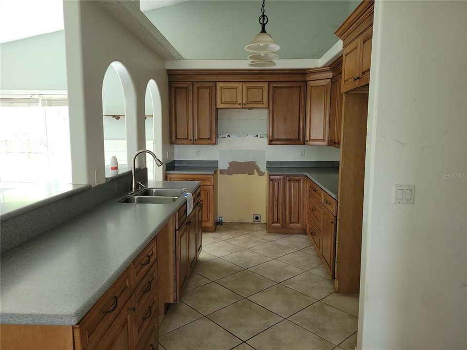 For Sale: $325,000 (3 beds, 2 baths, 1879 Square Feet)