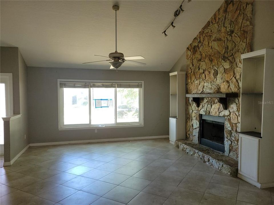 For Sale: $325,000 (3 beds, 2 baths, 1879 Square Feet)