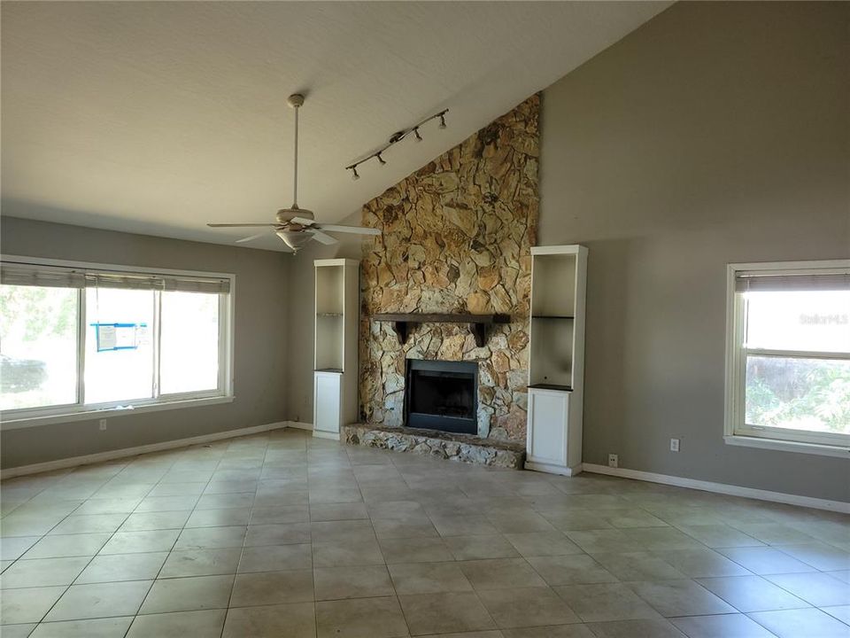 For Sale: $325,000 (3 beds, 2 baths, 1879 Square Feet)