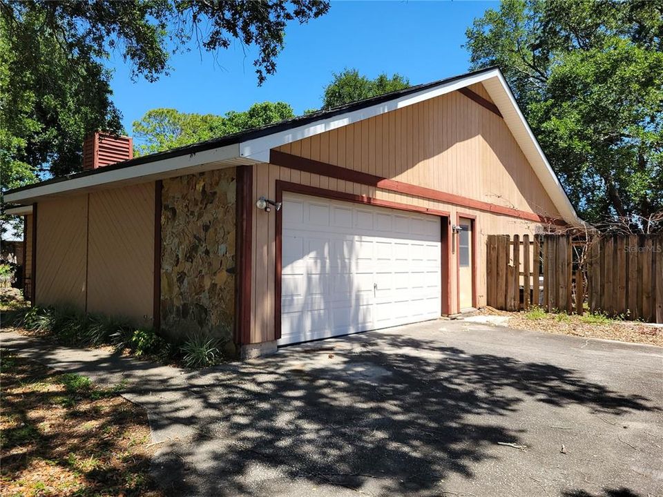 For Sale: $325,000 (3 beds, 2 baths, 1879 Square Feet)