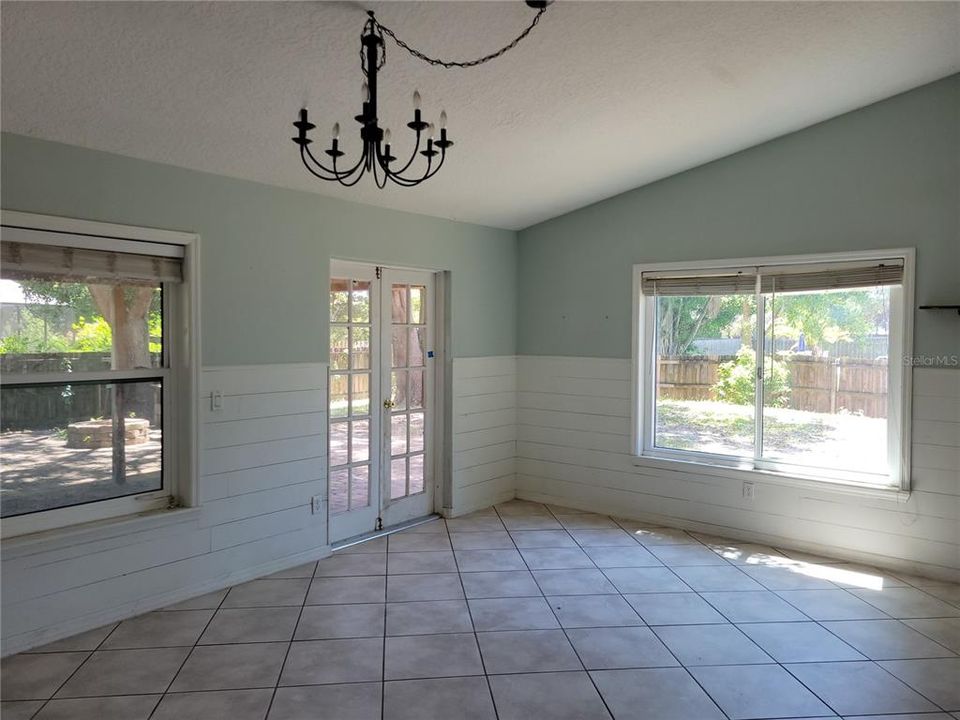 For Sale: $325,000 (3 beds, 2 baths, 1879 Square Feet)