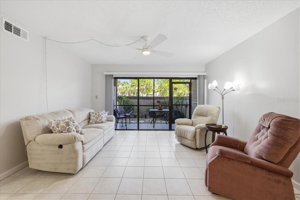 En Venta: $124,900 (1 camas, 1 baños, 689 Pies cuadrados)