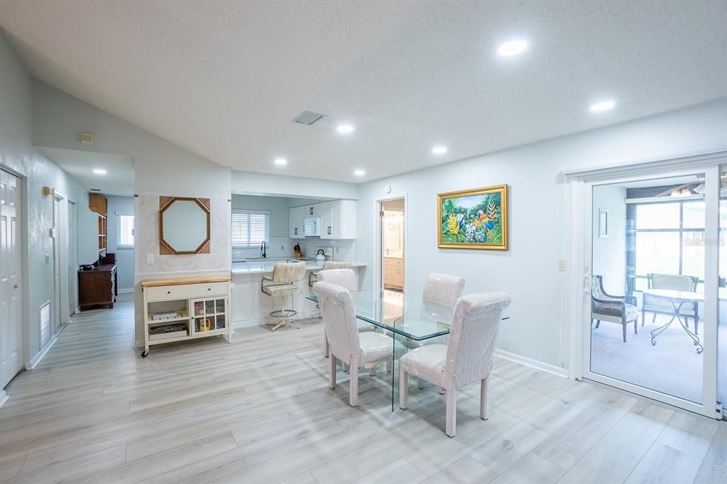 Activo con contrato: $289,000 (3 camas, 2 baños, 1497 Pies cuadrados)