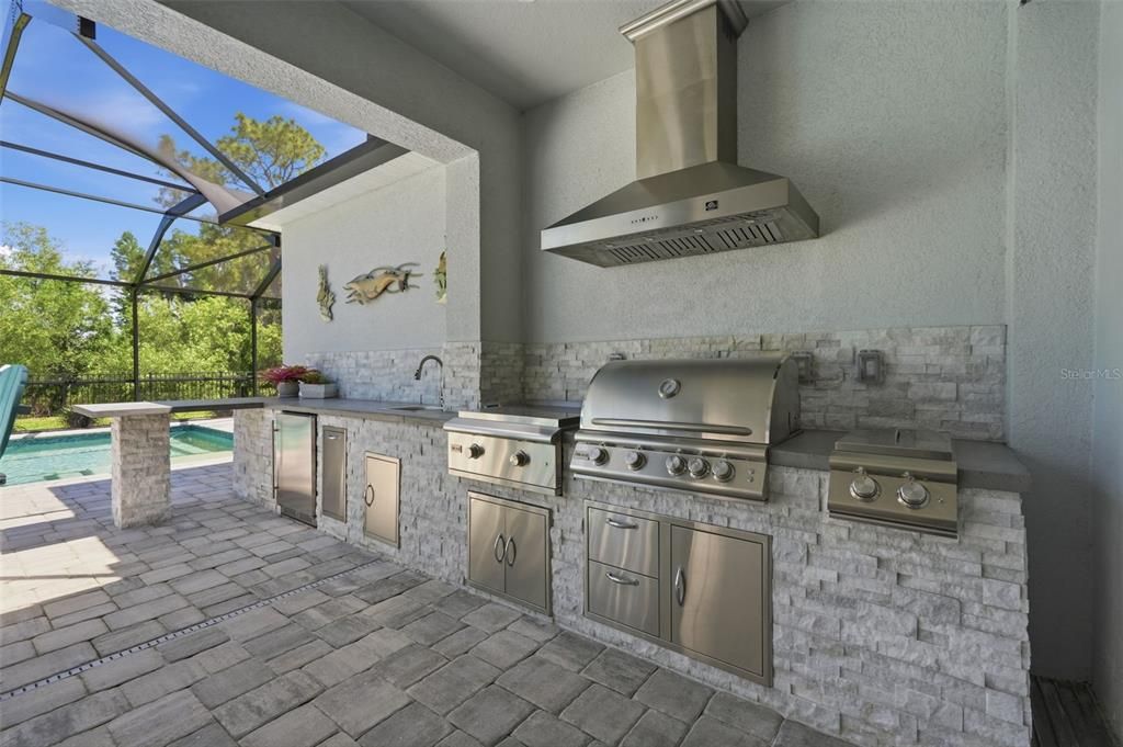 En Venta: $825,000 (4 camas, 3 baños, 3261 Pies cuadrados)