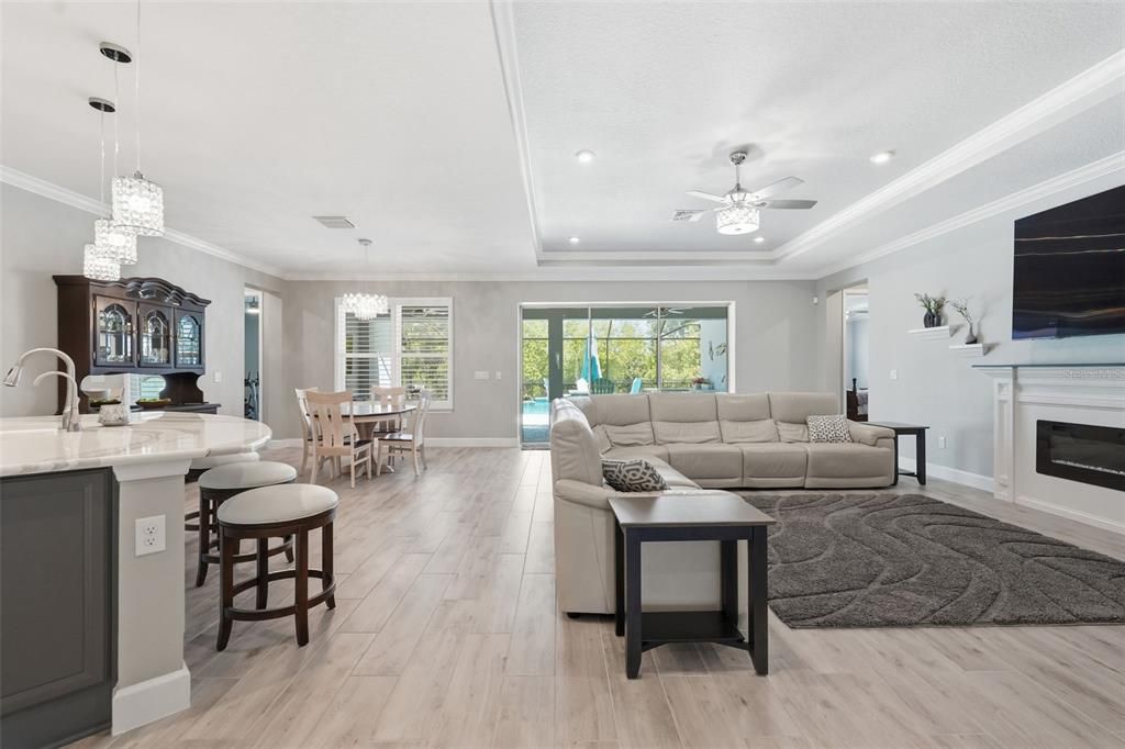 En Venta: $825,000 (4 camas, 3 baños, 3261 Pies cuadrados)