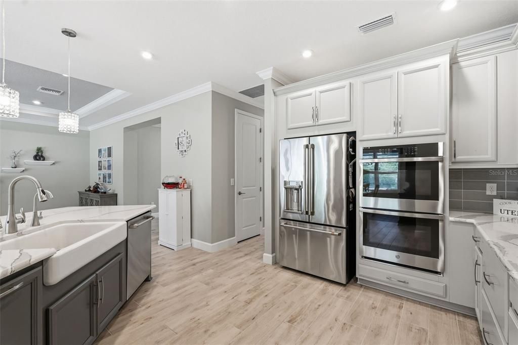 En Venta: $825,000 (4 camas, 3 baños, 3261 Pies cuadrados)