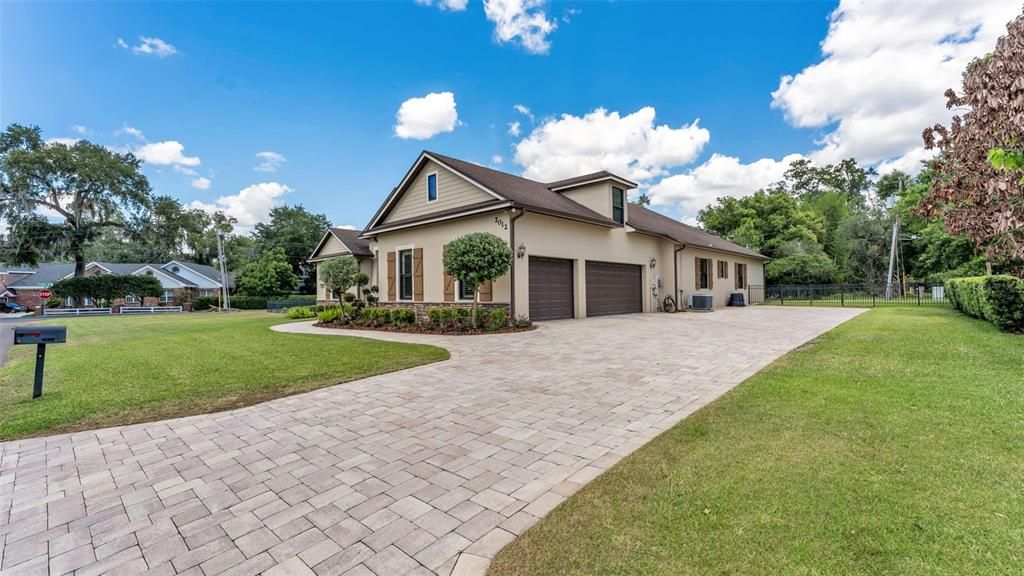 Active With Contract: $995,000 (4 beds, 3 baths, 2994 Square Feet)