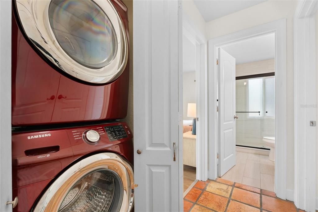 Active With Contract: $1,395,000 (3 beds, 2 baths, 2041 Square Feet)