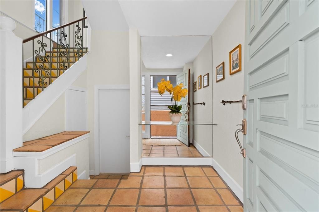 Active With Contract: $1,395,000 (3 beds, 2 baths, 2041 Square Feet)