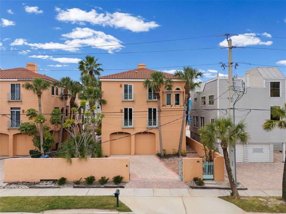 Active With Contract: $1,395,000 (3 beds, 2 baths, 2041 Square Feet)