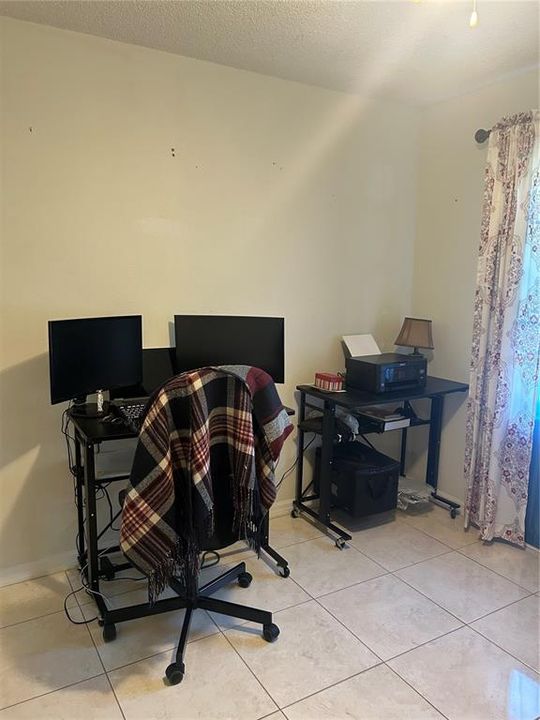 For Sale: $194,000 (3 beds, 1 baths, 1018 Square Feet)
