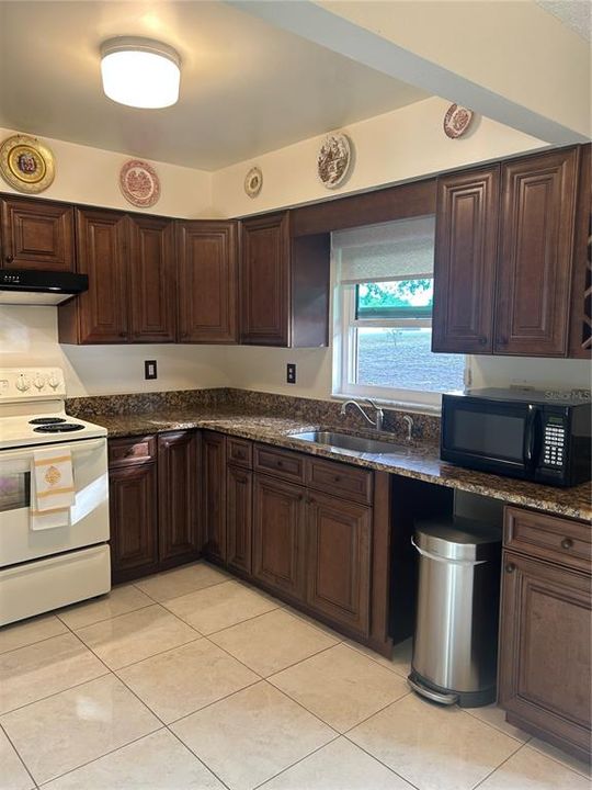 For Sale: $194,000 (3 beds, 1 baths, 1018 Square Feet)