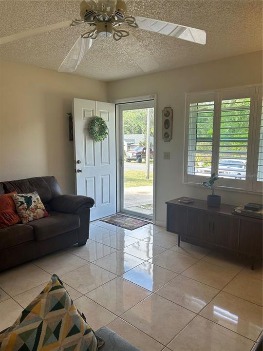 For Sale: $194,000 (3 beds, 1 baths, 1018 Square Feet)
