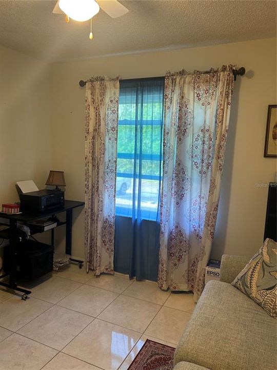For Sale: $194,000 (3 beds, 1 baths, 1018 Square Feet)
