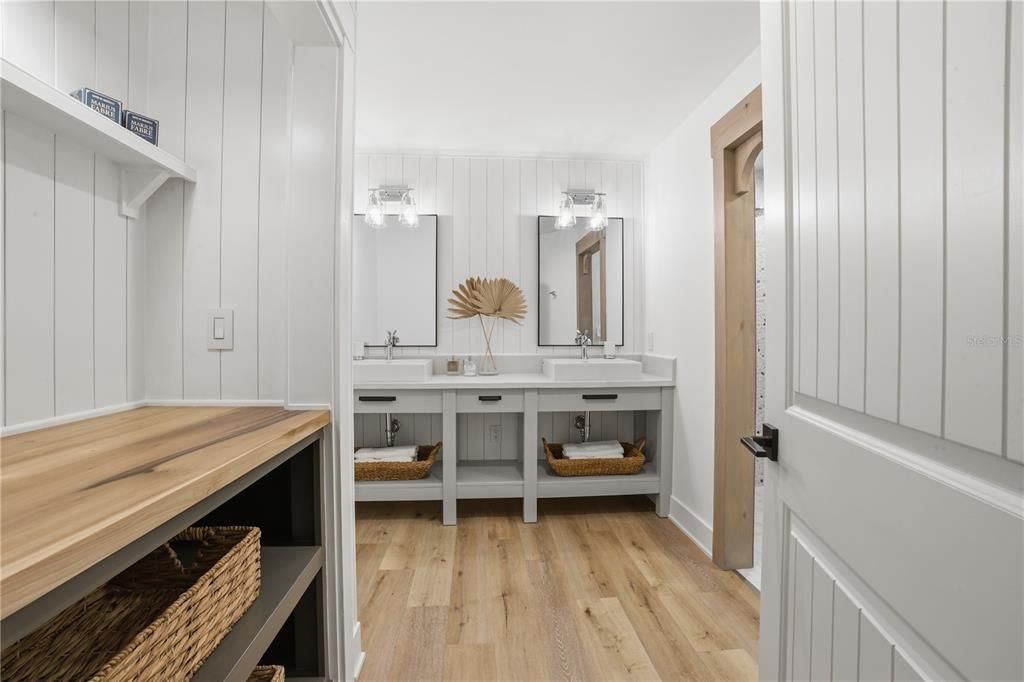 Active With Contract: $279,900 (2 beds, 2 baths, 1281 Square Feet)