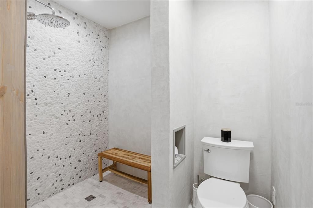 Active With Contract: $279,900 (2 beds, 2 baths, 1281 Square Feet)
