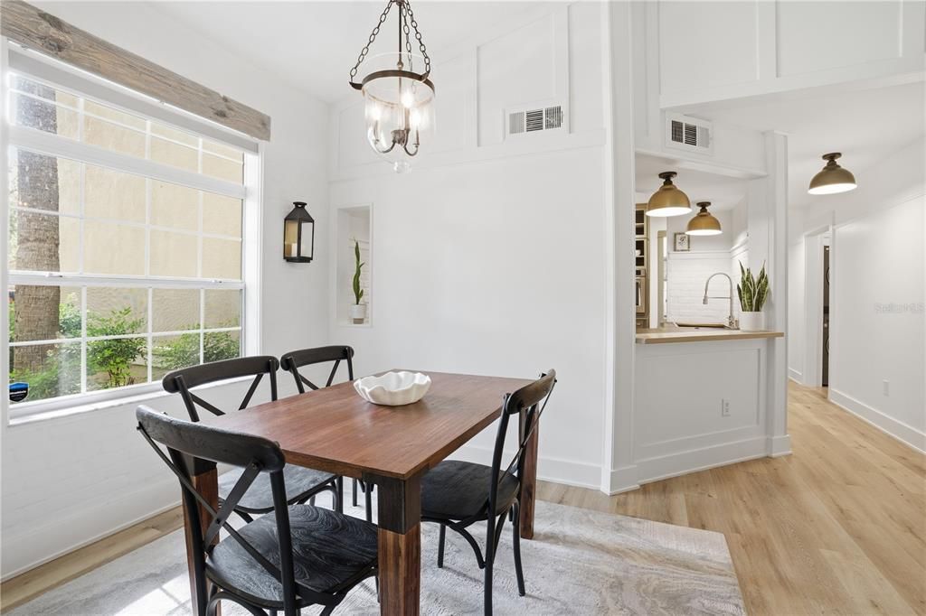 Active With Contract: $279,900 (2 beds, 2 baths, 1281 Square Feet)