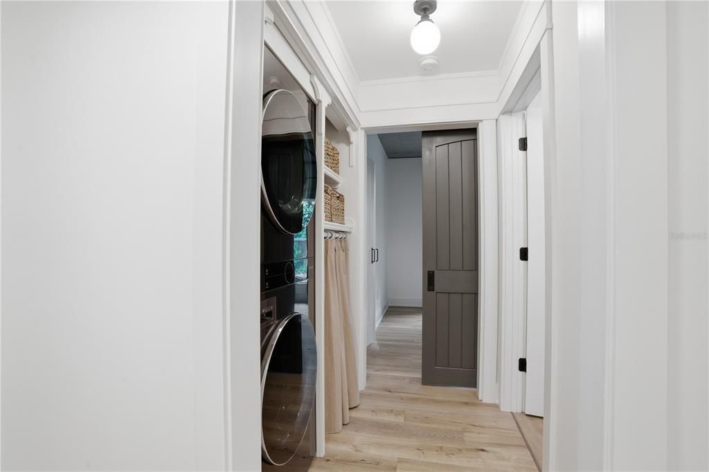 Active With Contract: $279,900 (2 beds, 2 baths, 1281 Square Feet)