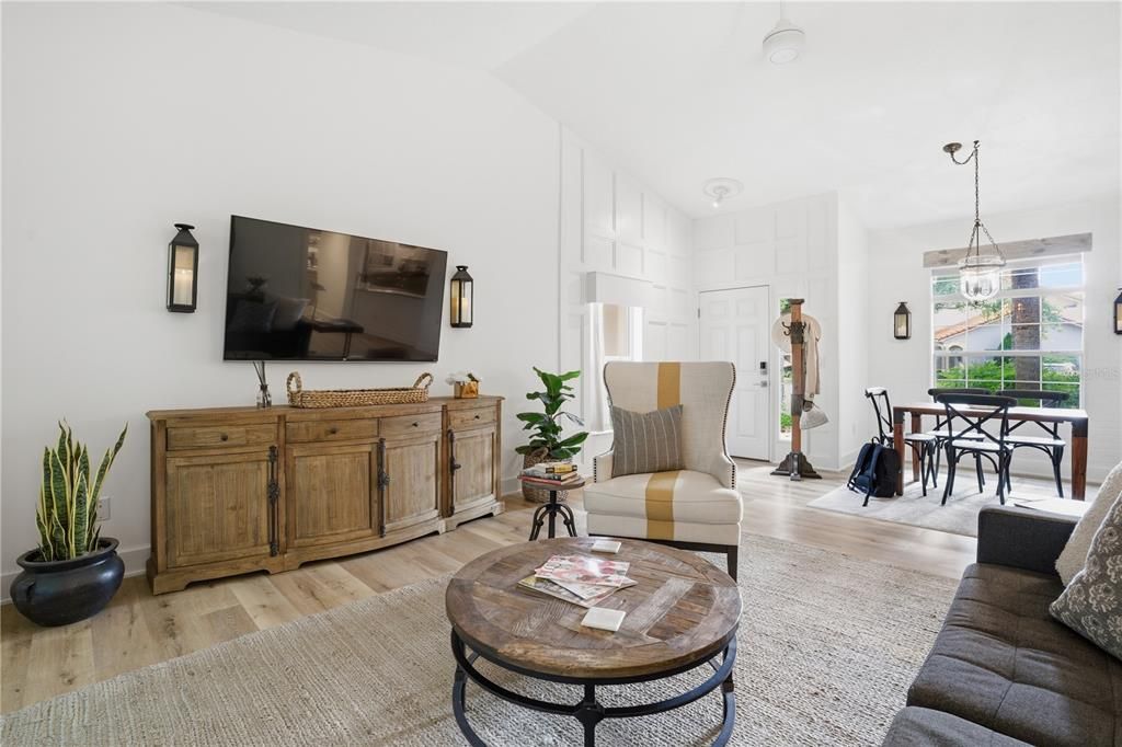 Active With Contract: $279,900 (2 beds, 2 baths, 1281 Square Feet)