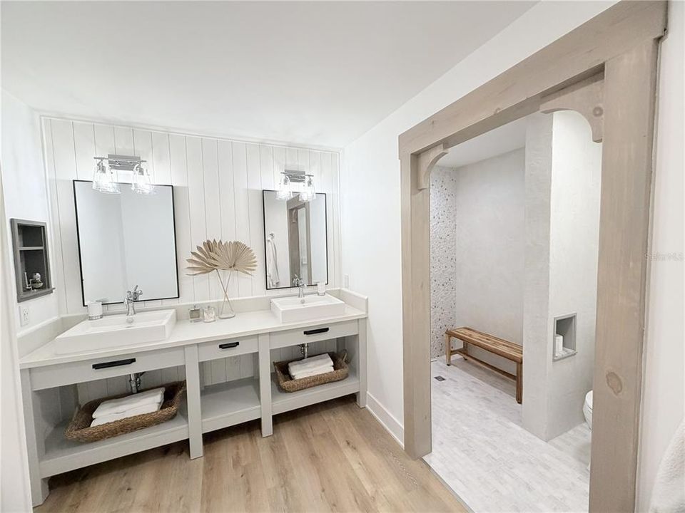 Active With Contract: $279,900 (2 beds, 2 baths, 1281 Square Feet)