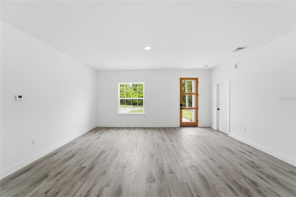 Activo con contrato: $287,500 (4 camas, 2 baños, 1774 Pies cuadrados)