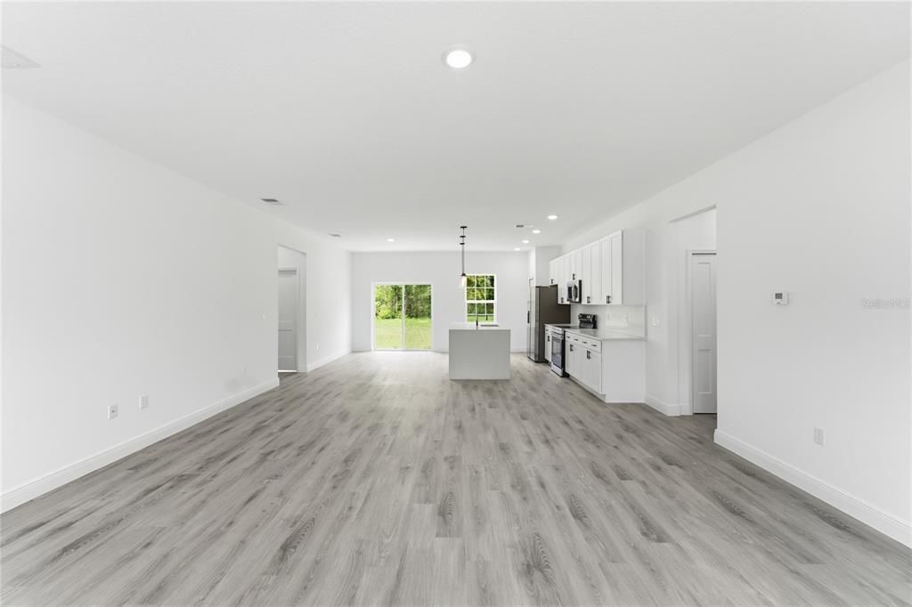 Activo con contrato: $287,500 (4 camas, 2 baños, 1774 Pies cuadrados)