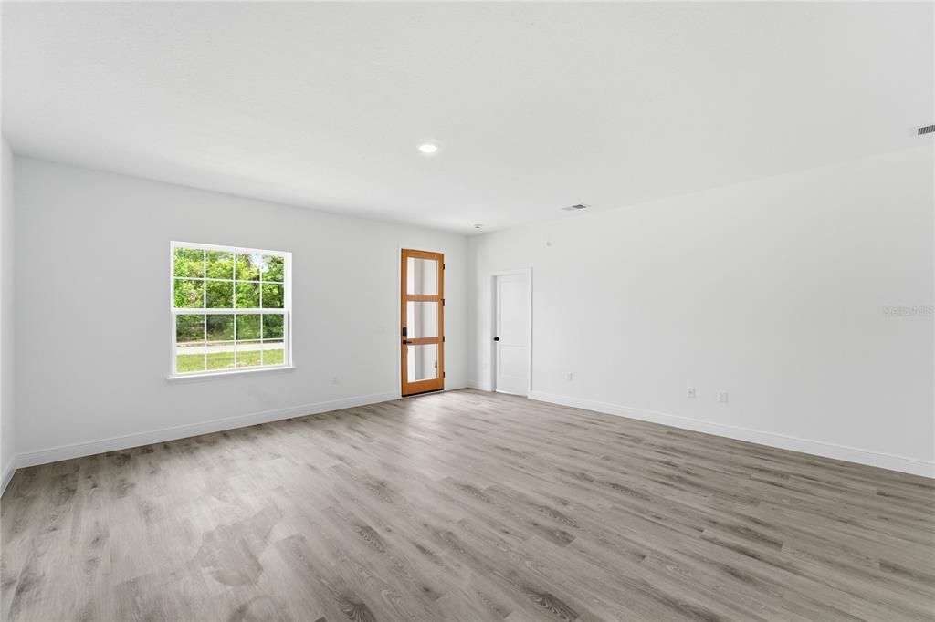 Activo con contrato: $287,500 (4 camas, 2 baños, 1774 Pies cuadrados)