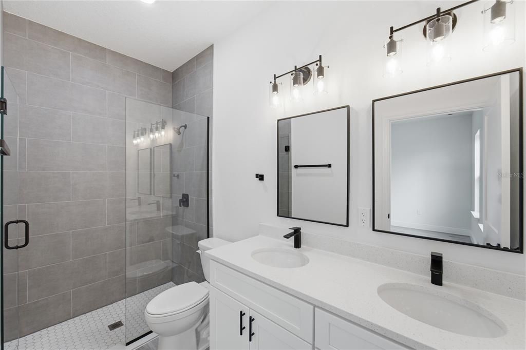Activo con contrato: $287,500 (4 camas, 2 baños, 1774 Pies cuadrados)